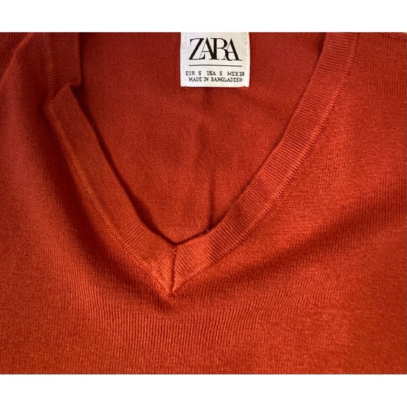 Zara Man Ultra soft cotton V-neck in brilliant tomato, ribbed cuffs/hem - Picture 3 of 9